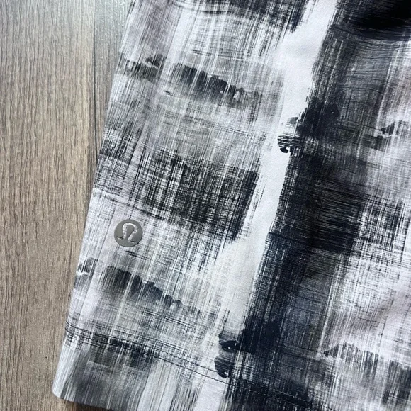 Lululemon Men’s Plaid Shorts Black Drawstring Size Medium Athletic - Picture 4 of 5